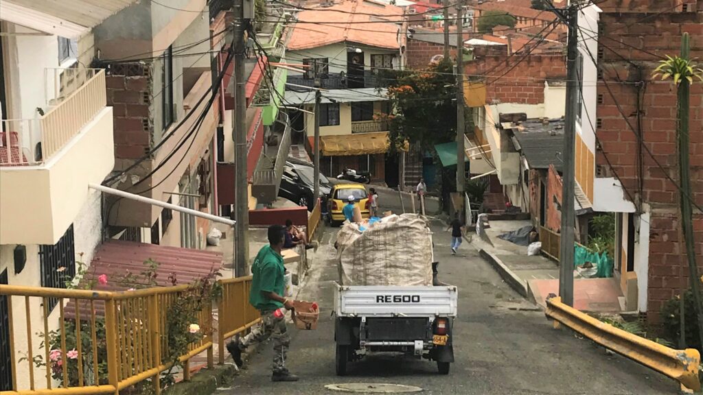 Accions innovadores per a la formalització i inserció de persones recicladores a Medellín (Colòmbia)