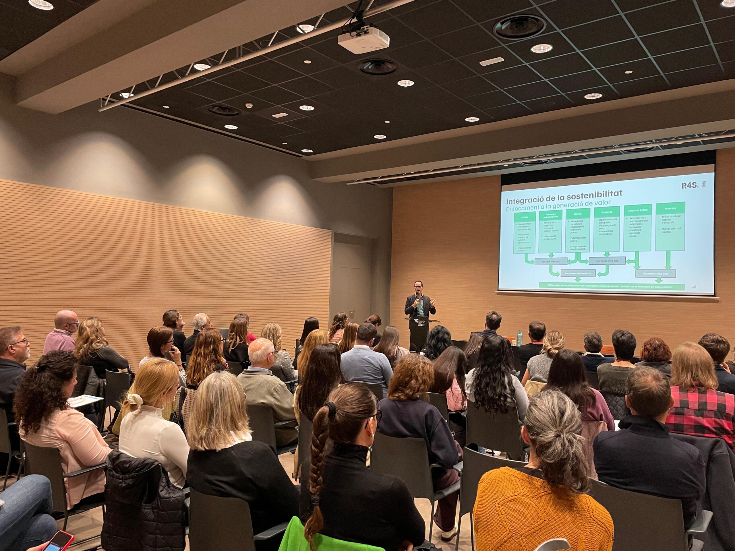 Cap a una moda circular: nous reptes, nous models, noves professions